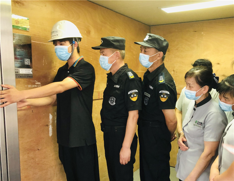 1657681991270270.jpg 电梯维保人员指导被困应急处置流程.jpg