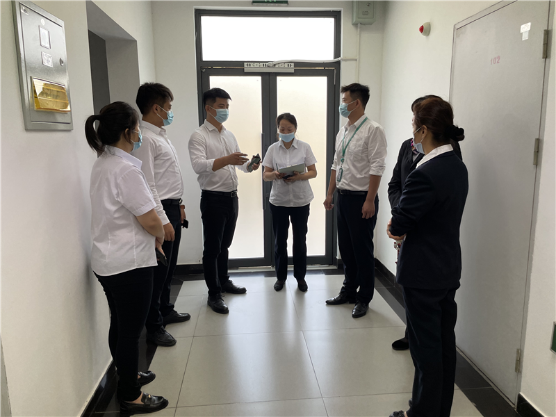 1-项目经理给检查小组开会.png