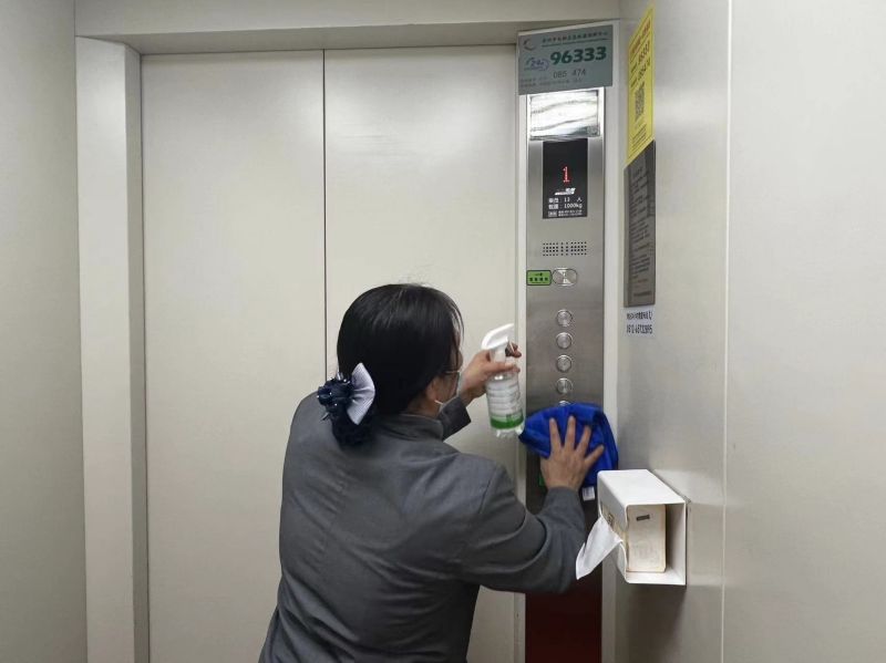 电梯消毒杀菌.jpg
