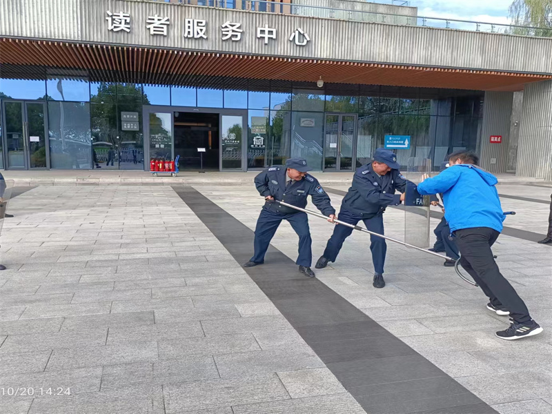保安技能比赛 防暴演练 (2).jpg