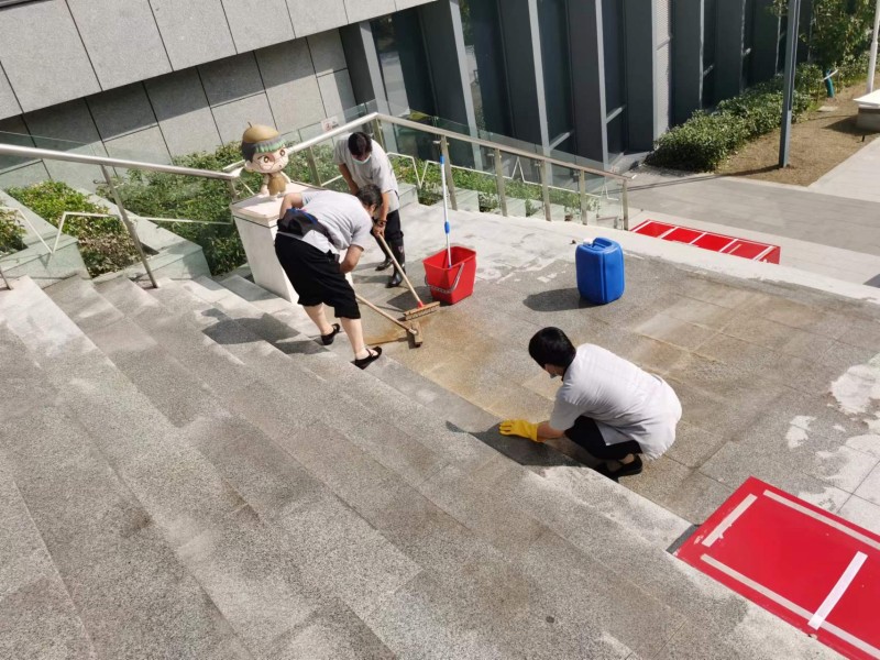 保洁台阶除锈清洗.jpg