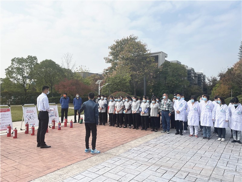 项目经理与保卫部领导进行宣讲 (1).jpg