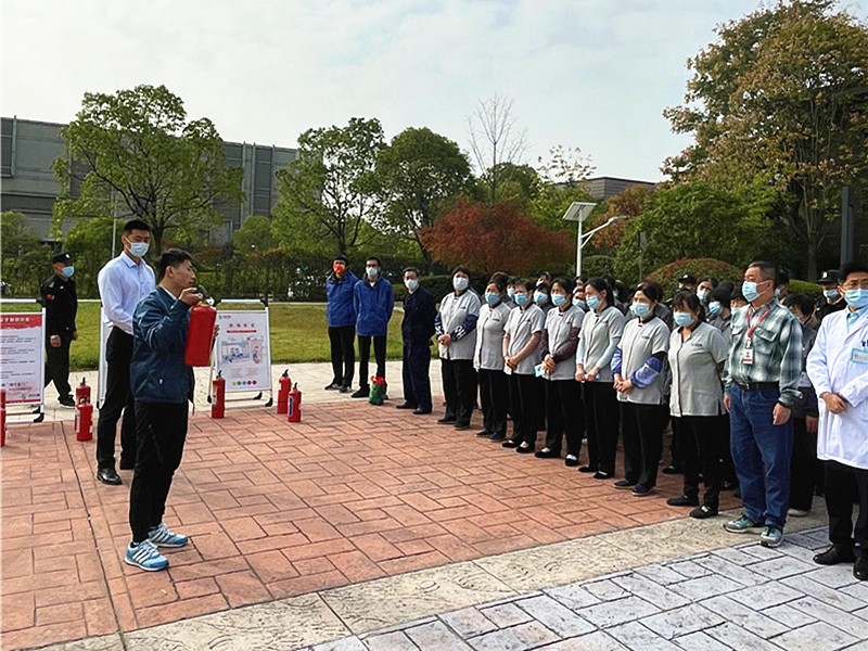 项目经理与保卫部领导进行宣讲 (3).jpg