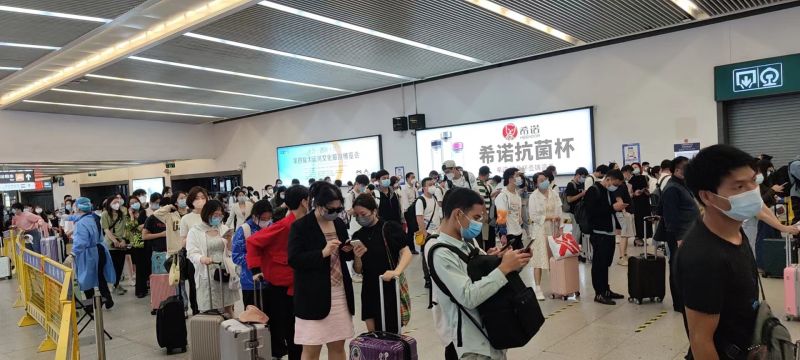 南广场通道 (6).jpg