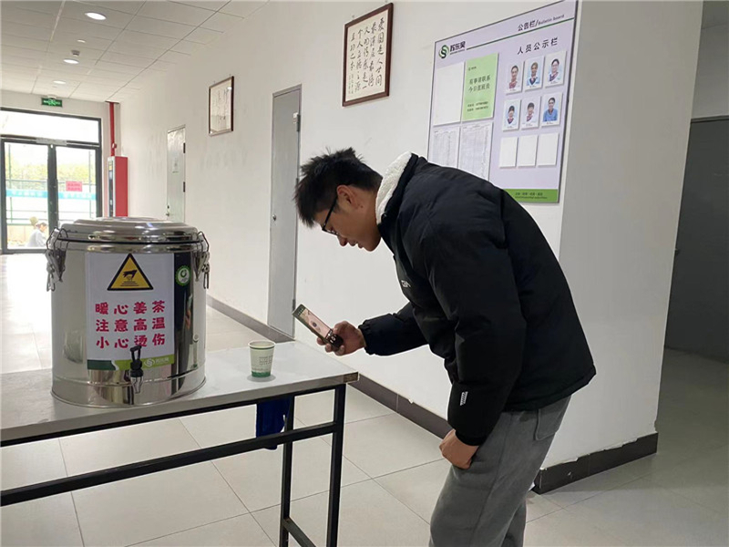 学生拍照发朋友圈、同学群.jpg