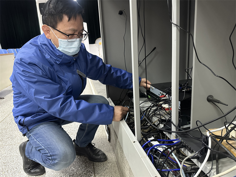 调试、检查多媒体设备2.jpg