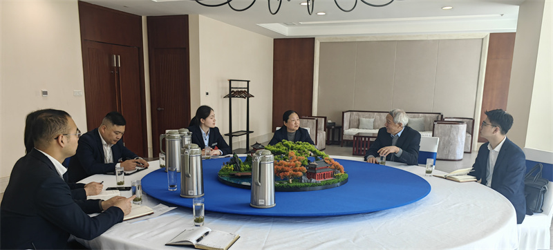 座谈会.jpg
