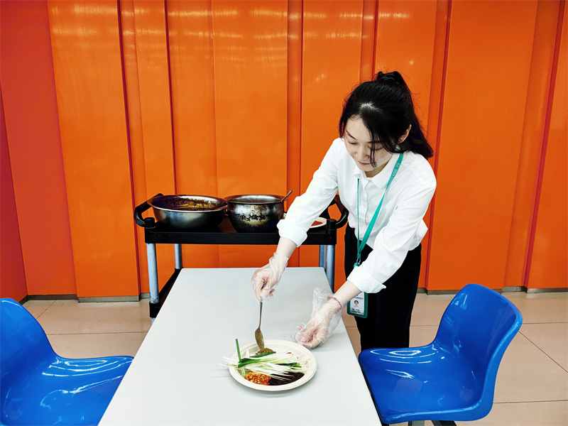 布置餐桌.jpg