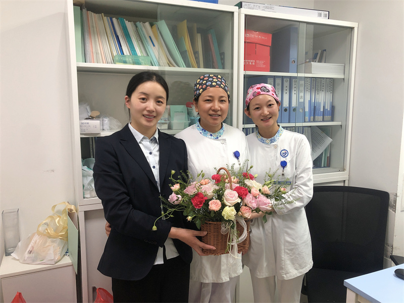 儿童医院护士节（护士长们）.jpg
