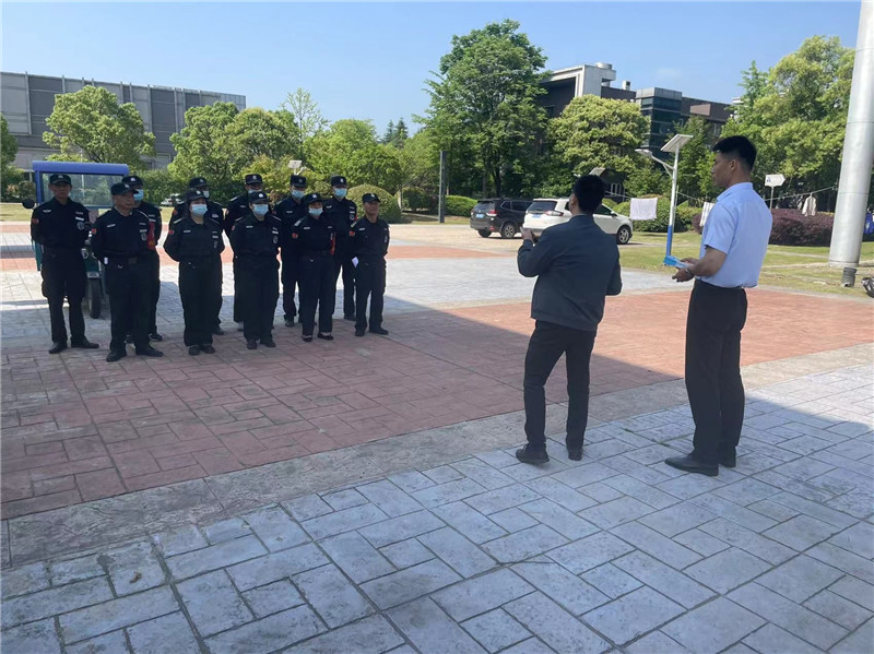 项目经理与保卫部领导进行宣讲 (1).jpg