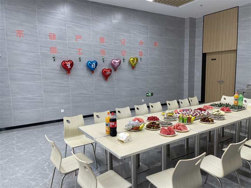 生日会现场已布置好.jpg