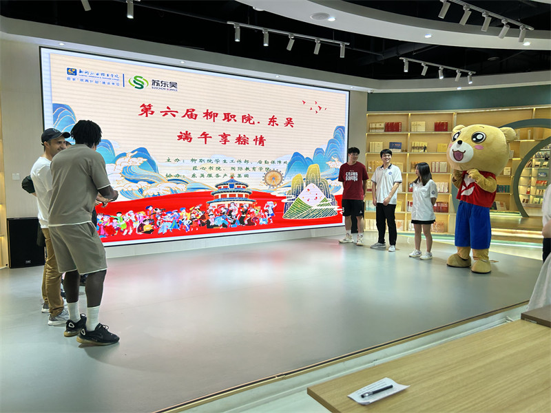图11 同学们参加活动.jpg