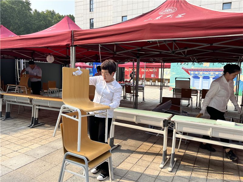 搬运桌椅 (3).jpg