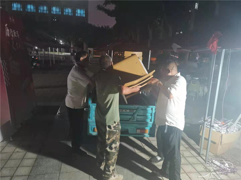 搬运桌椅 (1).jpg