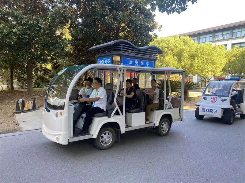 接驳车接送学生、家长、行李 (1).jpg