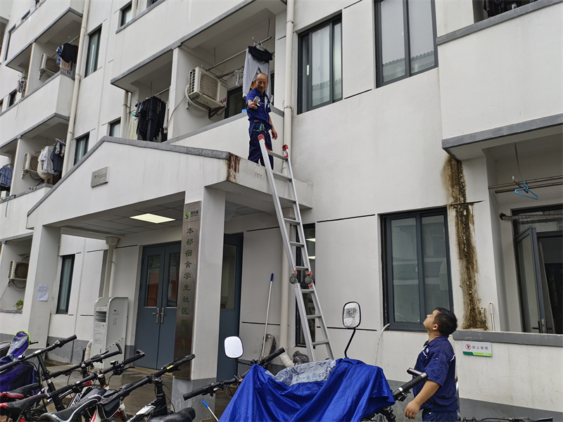 疏通宿舍楼排水管2.jpg