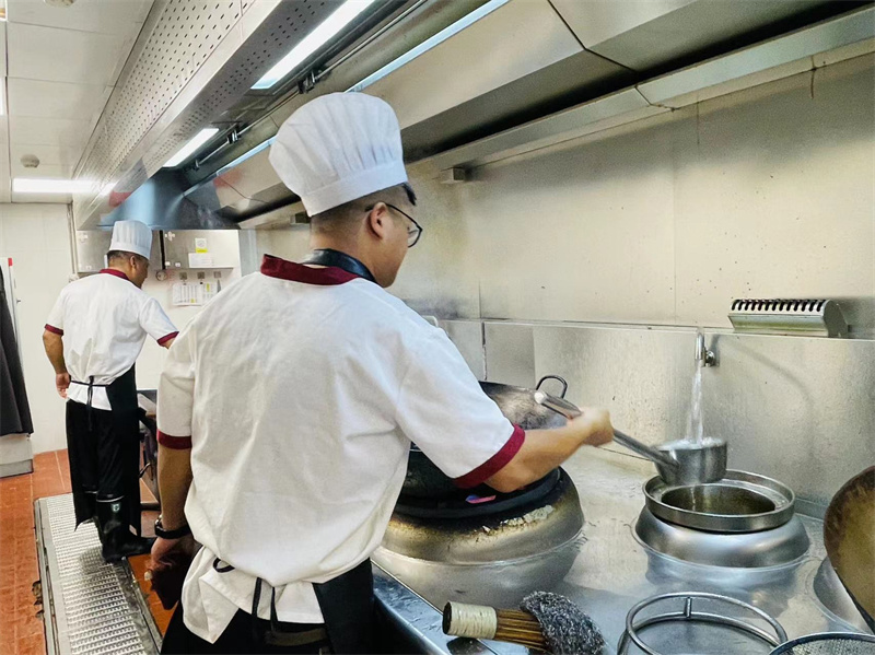 厨师烹饪.jpg