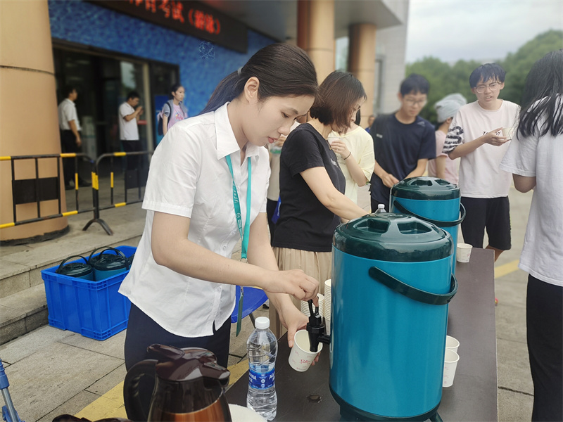 发放姜汤.jpg