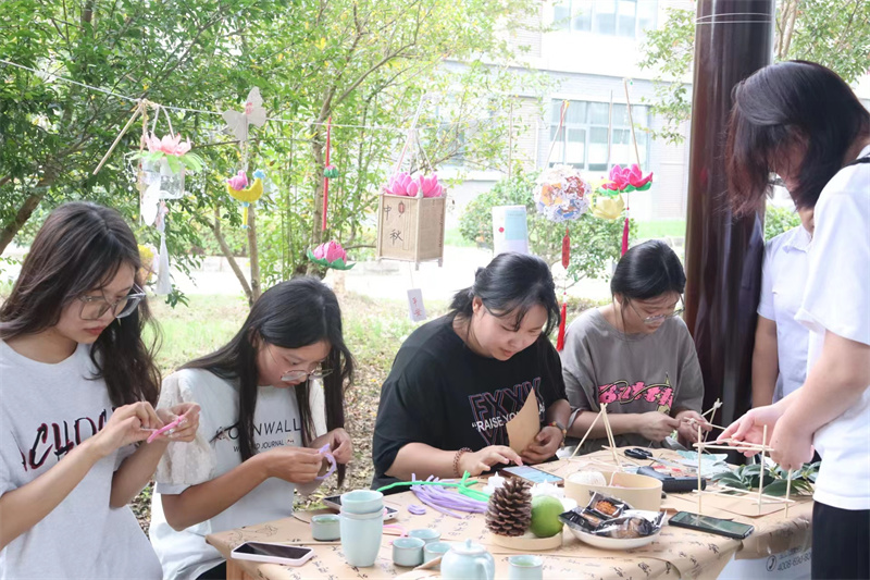 学做花灯.jpg