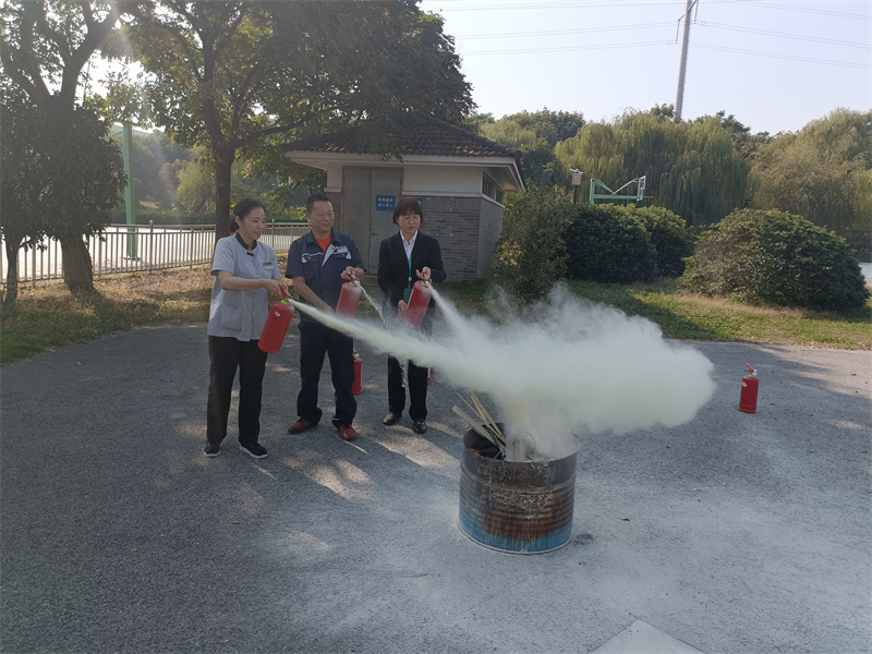 员工灭火器使用.jpg