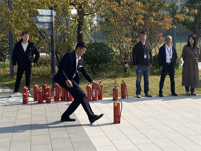 灭火器使用步骤展示.jpg