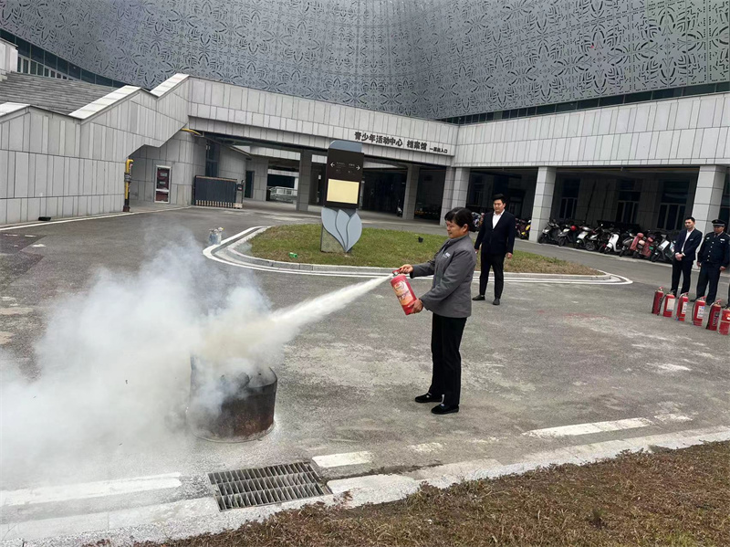 保洁灭火实操演练.jpg