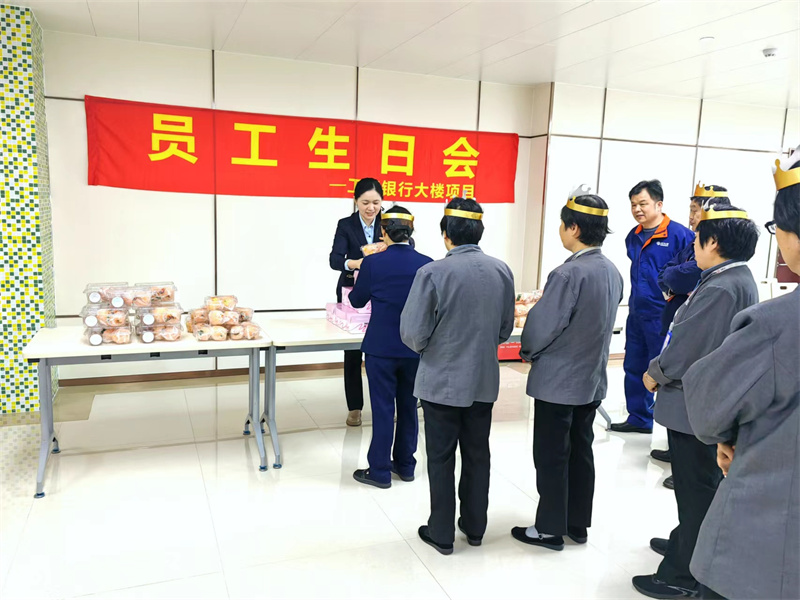 发礼物.jpg