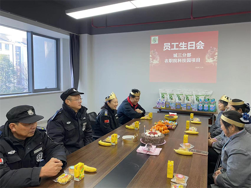 点蜡烛，唱生日歌送祝福.jpg
