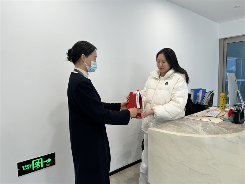送礼物2.jpg