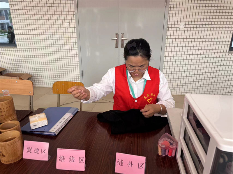 缝补衣服2.jpg