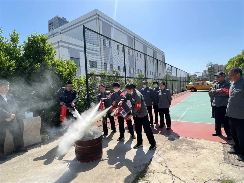 员工实操灭火器1.jpg