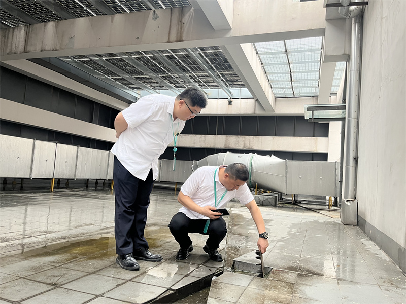 楼顶排水口检查.jpg