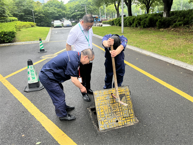 室外雨水井通畅检查.jpg