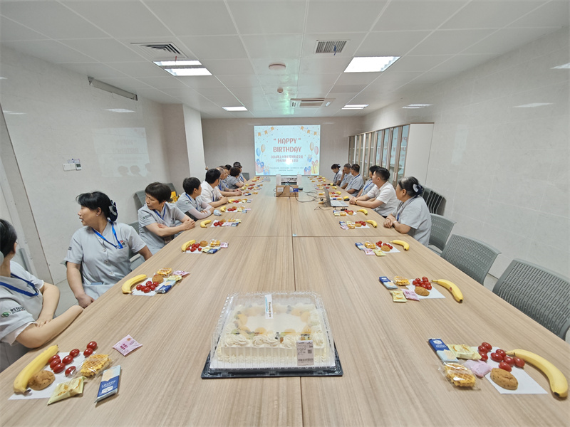 生日会集体照6.jpg