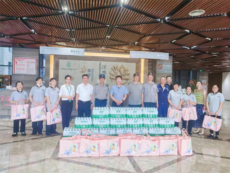 解暑用品发放.jpg