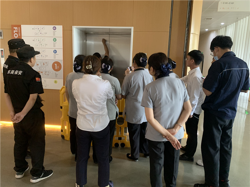 电梯困人应急演练现场照片 (2).jpg