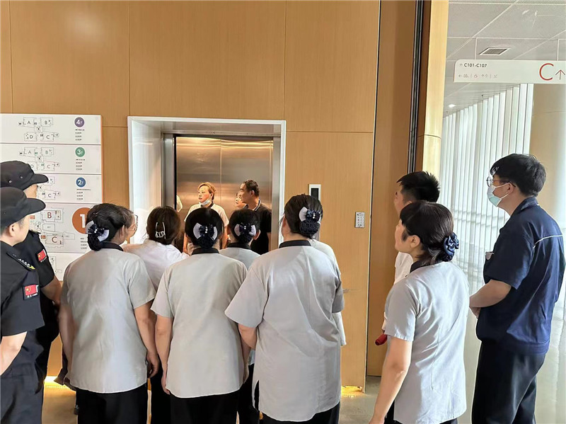 电梯困人应急演练现场照片 (4).jpg