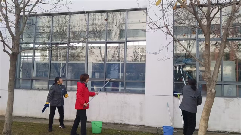 保障比赛场地卫生.jpg