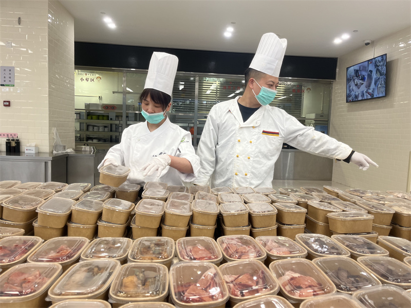 冬至卤菜售卖现场.jpg