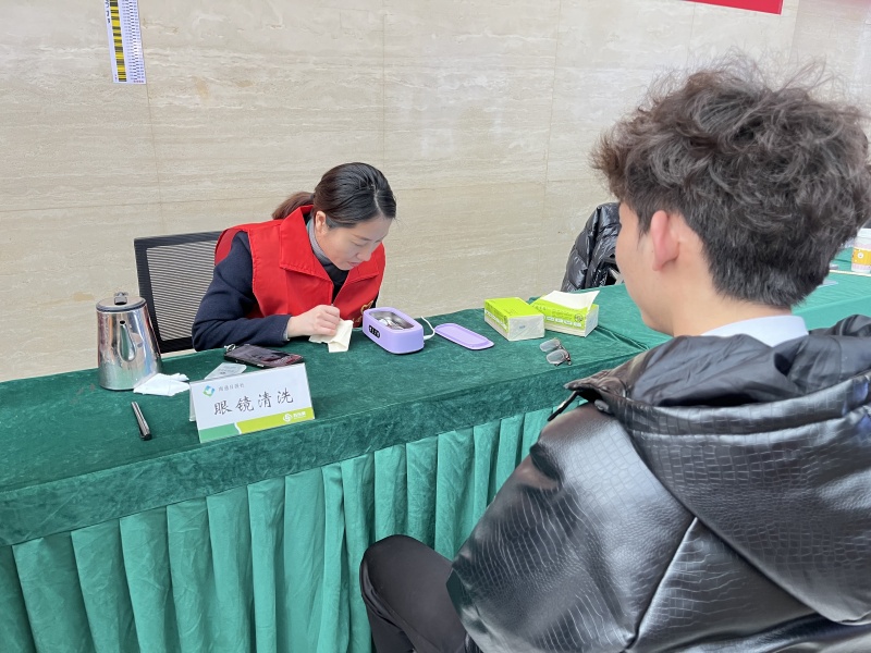 眼镜清洗.jpg
