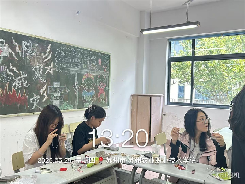 做手工香囊.jpg