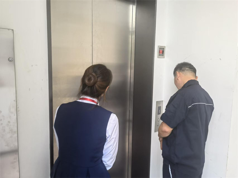 安抚被困人员.jpg