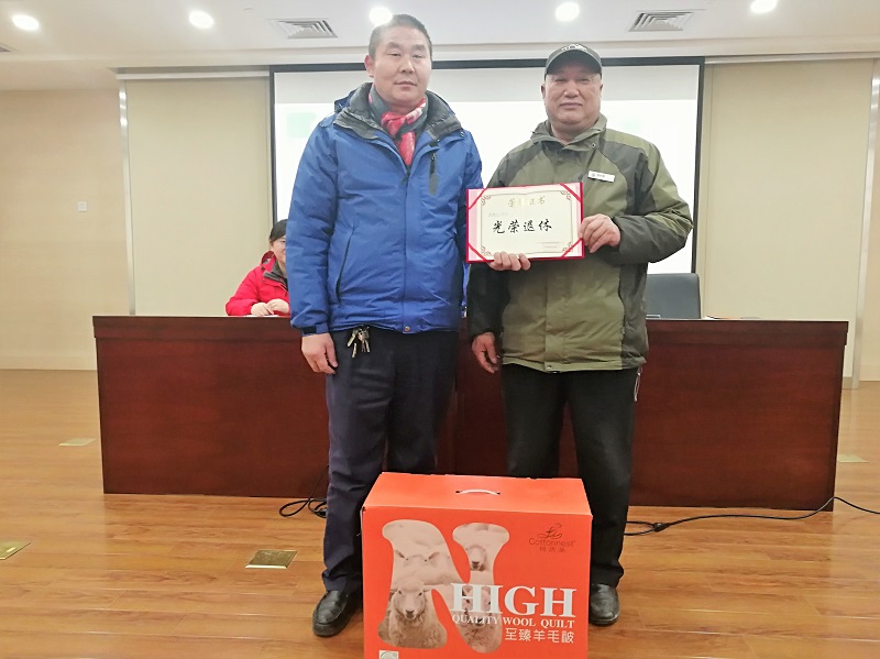 17年度光荣退休表彰 吴继明.jpg