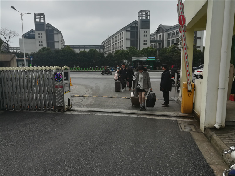 1519981248552783.jpg 学生陆续返校.jpg