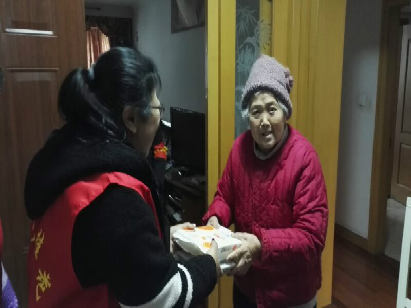 1520085248569572.jpg 为老人送上汤圆_meitu_7.jpg