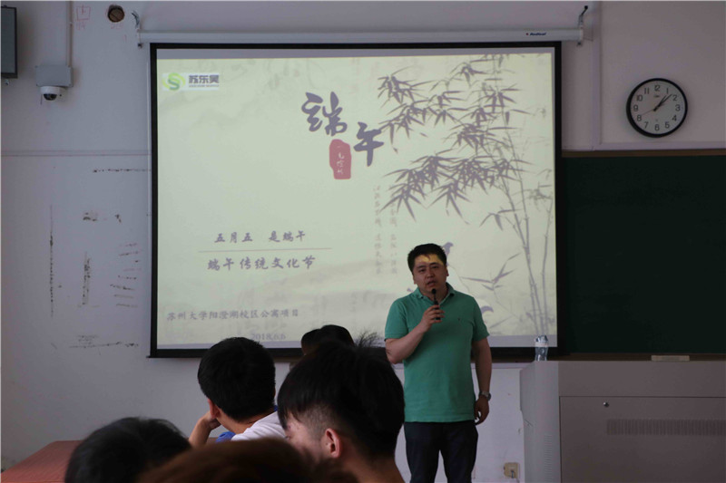 伊卫星.jpg