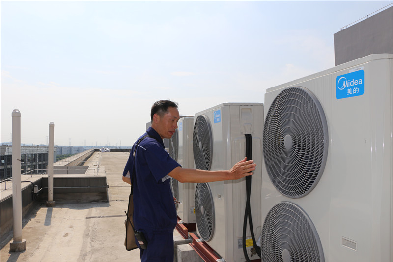 2018.8.1中移研发分部工程人员巡检室外空调风机.jpg