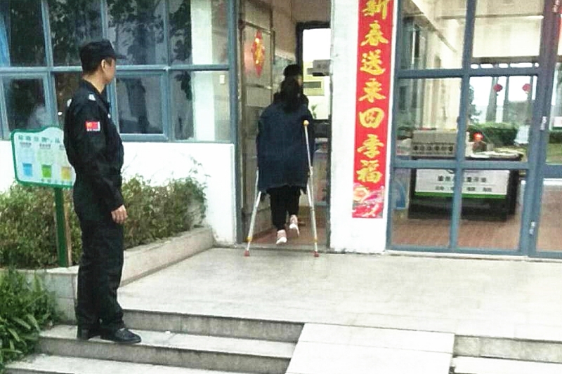 护送学生4.jpg