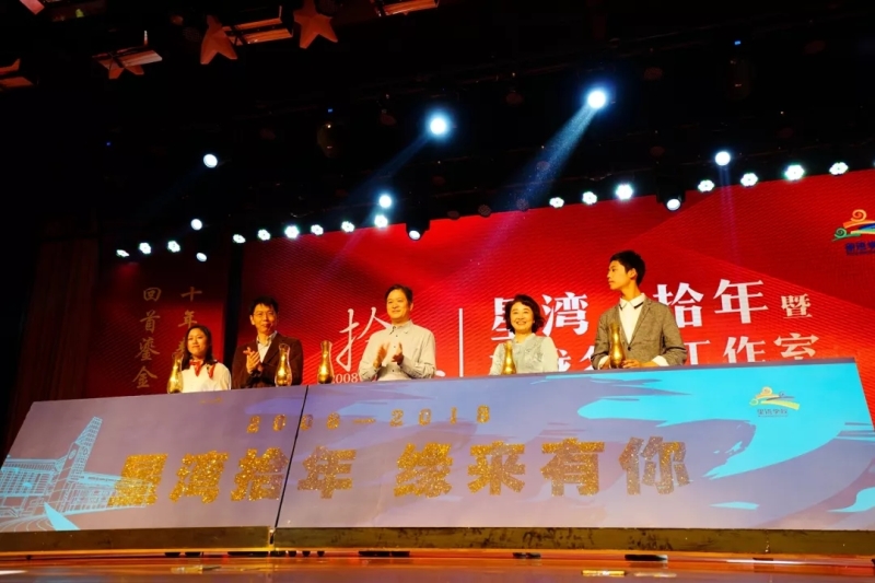 曲虹校长开幕式.jpg