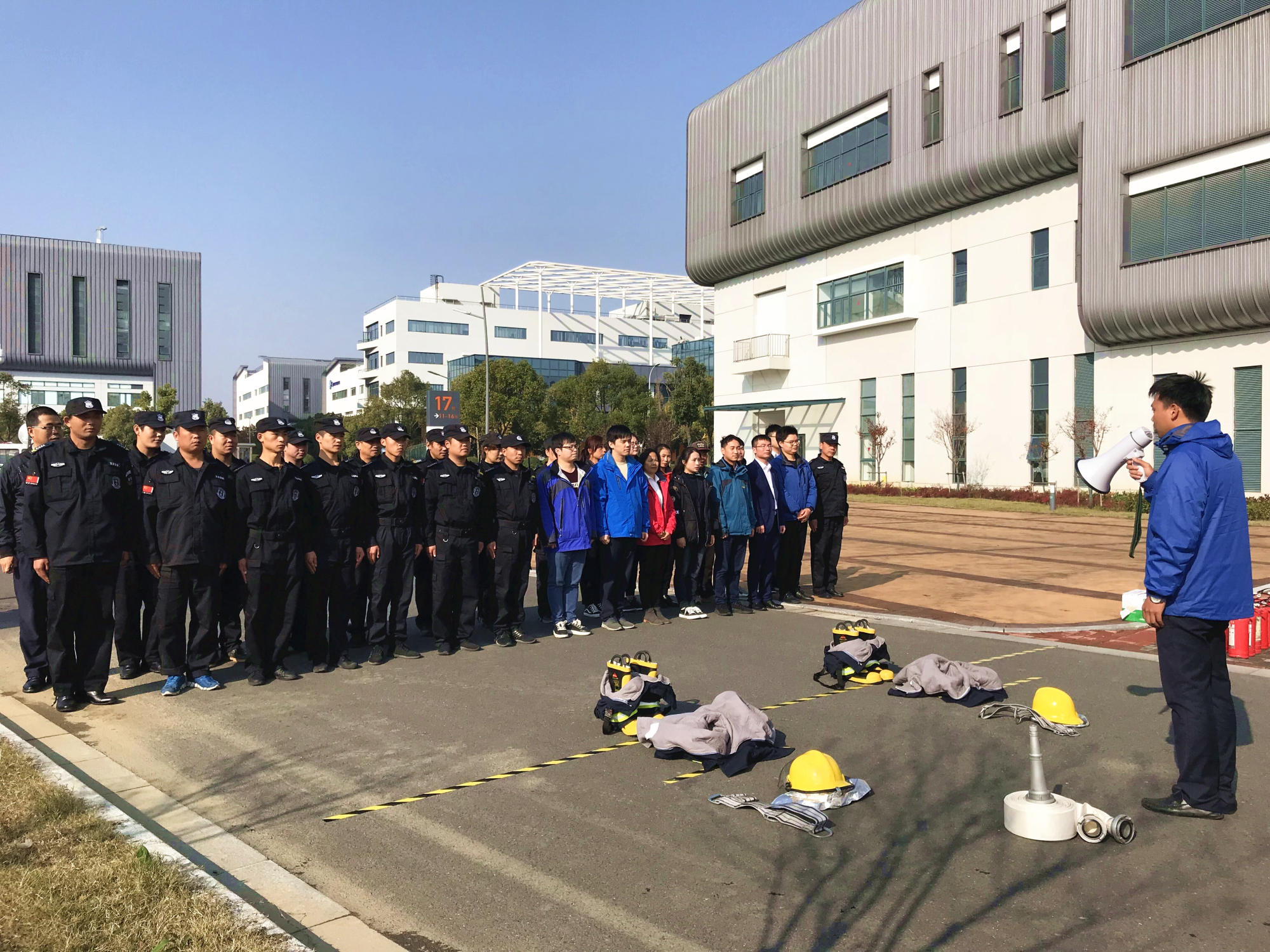 安保主管陈新平讲解消防基本知识.jpg